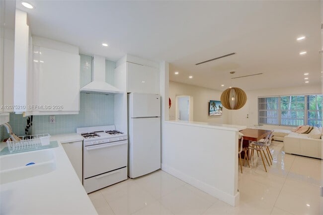 Building Photo - 1125 99th St