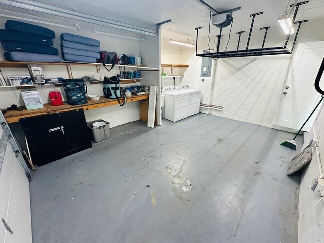 Building Photo - 385 S Tessier Dr