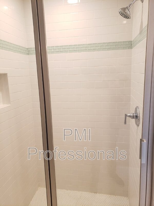 Building Photo - 512B Eastboro Dr