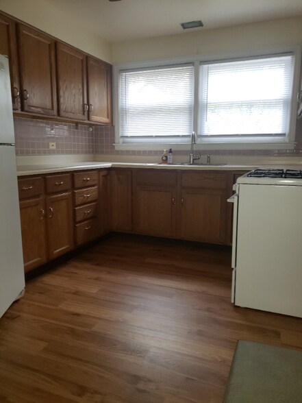 Primary Photo - 9103 Lamon Ave
