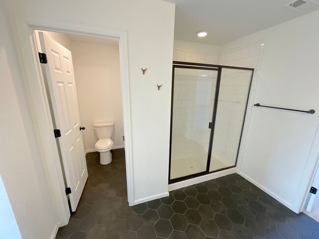 Building Photo - 3 Bedroom Home Available Near N Powers Blvd & Dublin Blvd!