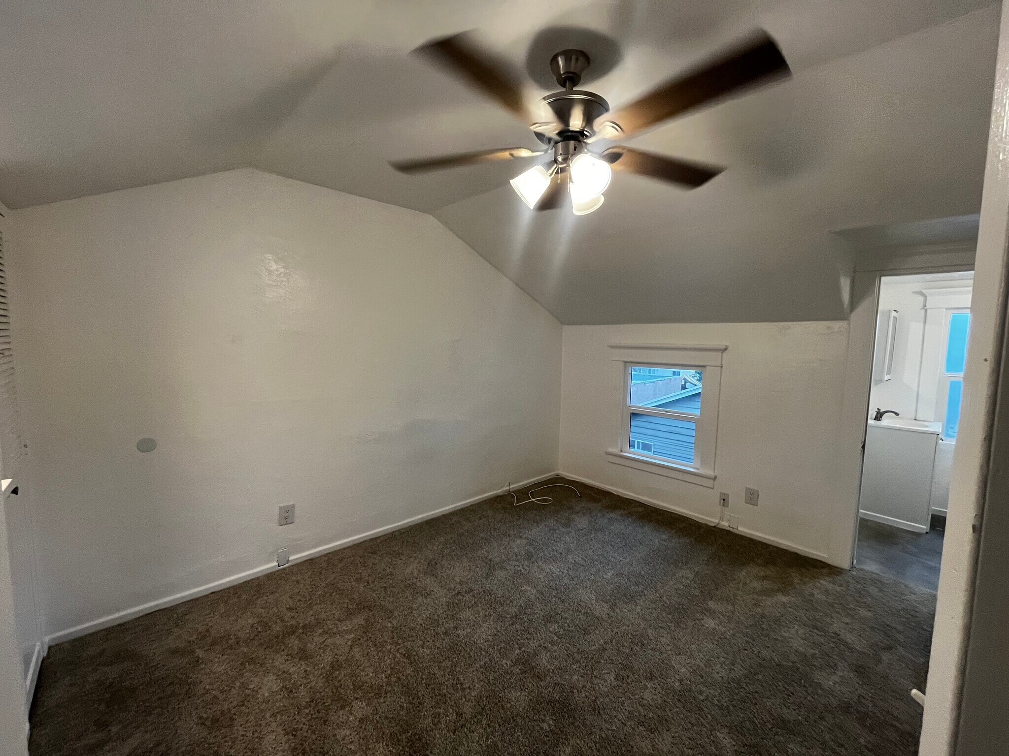 Building Photo - 201 E Eagle St