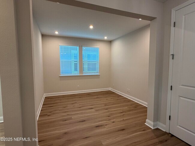 Building Photo - 381 Pelton Pl