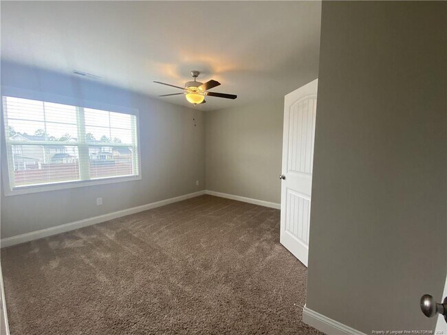 Building Photo - 3028 N Kilchattan Dr