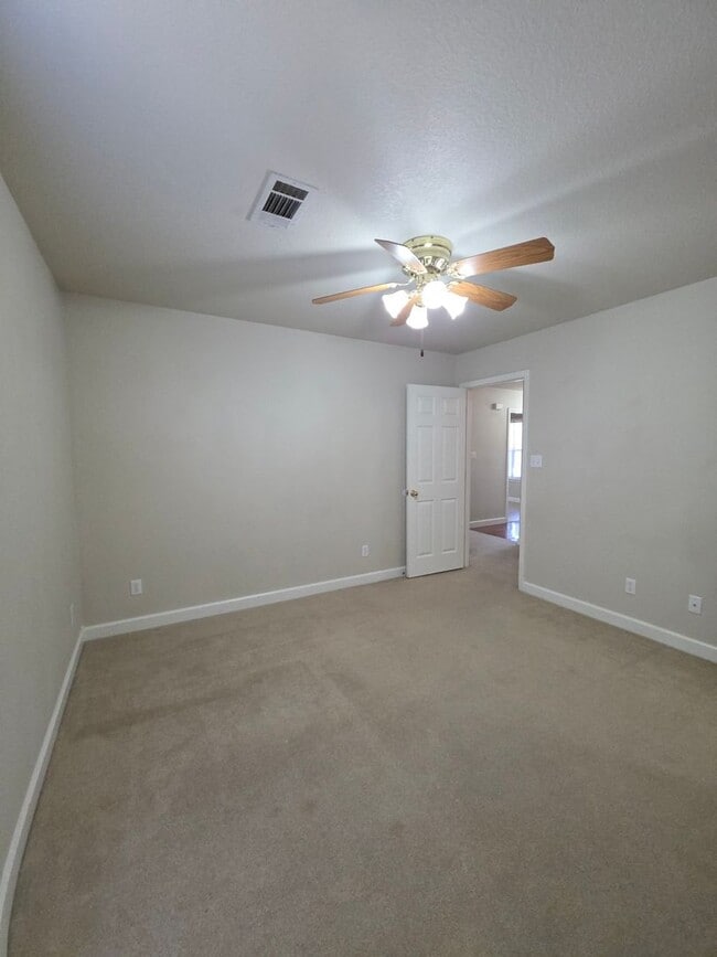 Building Photo - 2102 S Greenwich Ave