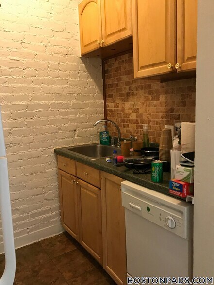 Building Photo - 896 Huntington Ave