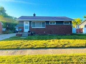 Building Photo - 28600 Oakwood St