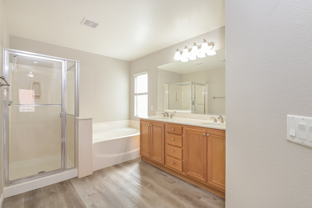 Building Photo - 1075 Silver Star St