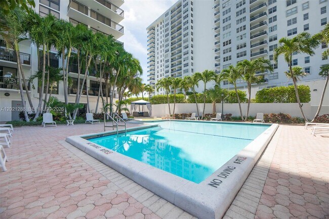 Building Photo - 3031 N Ocean Blvd
