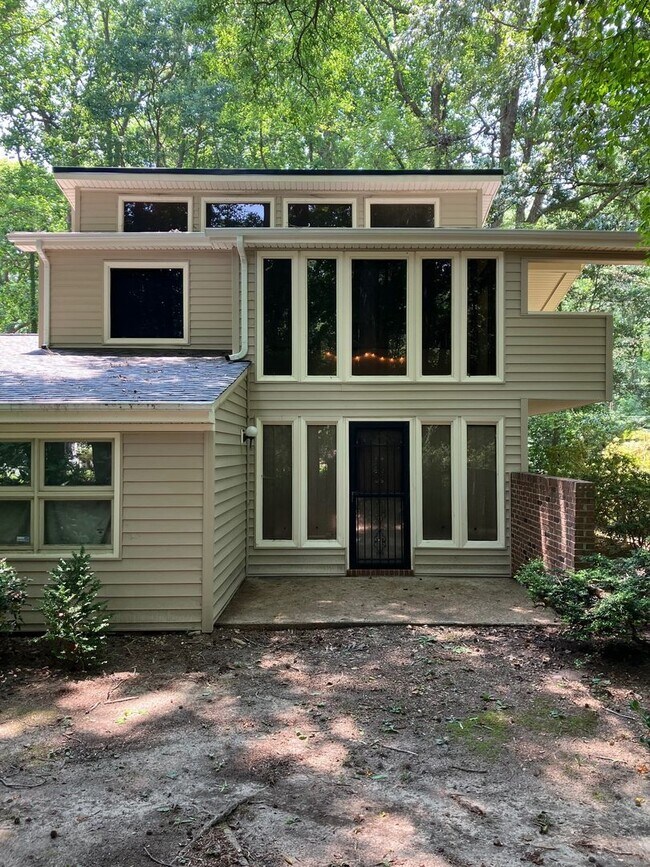 Building Photo - 4852 Rosewell Dr