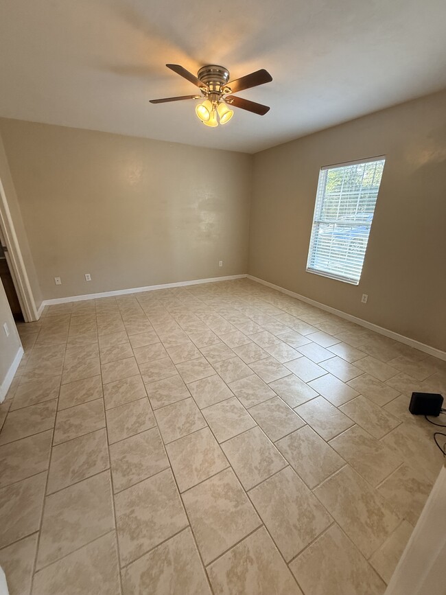 Building Photo - 279 SE Forest Terrace