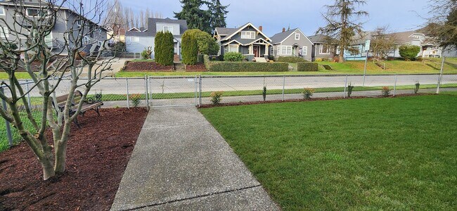 Building Photo - 3213150