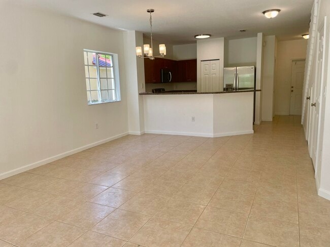 Building Photo - 5156 SE Mariner Garden Cir