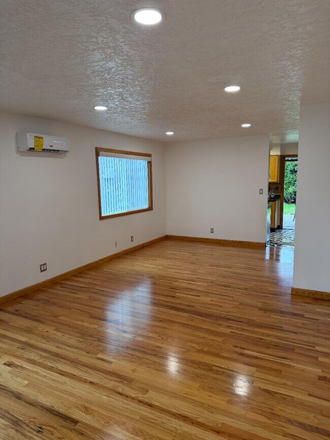 Building Photo - 1702 Winchell Ave