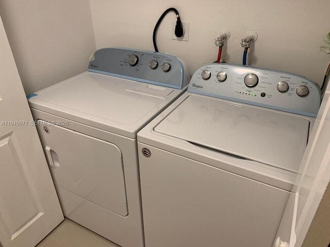 Building Photo - 240 NW 114th Ave