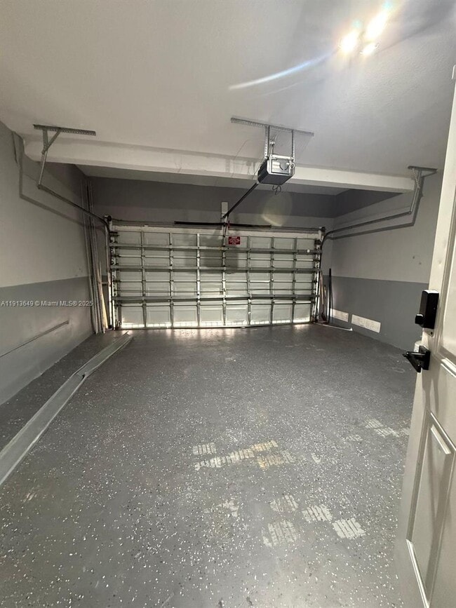 Building Photo - 239 SE 31st Terrace