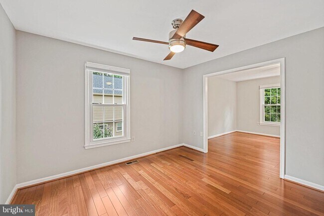 Building Photo - 9760 Hatmark Ct