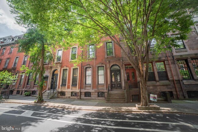 Primary Photo - 2124 Spruce St
