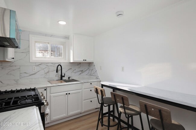 Building Photo - 12 Main St