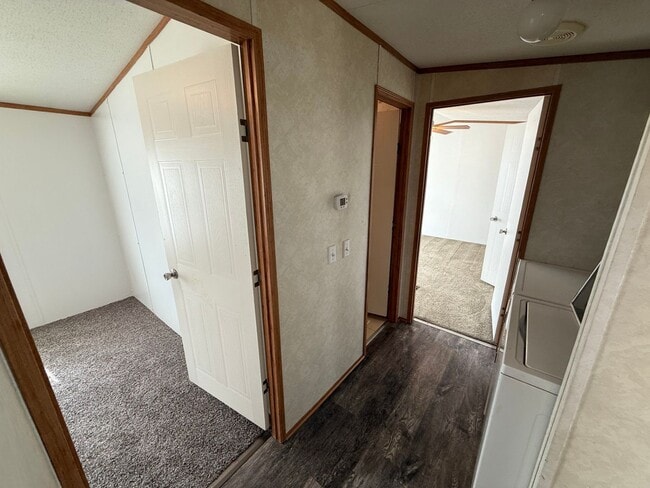 Building Photo - 2 Bedroom 1 Bath House With Covered Patio,...