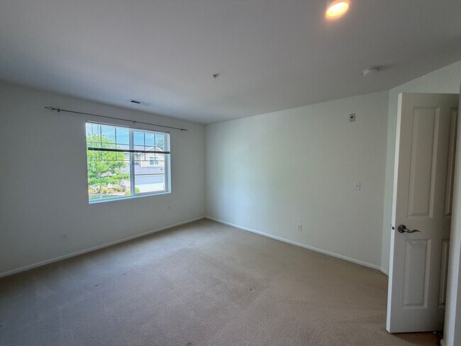 Building Photo - 2514 85th Dr NE