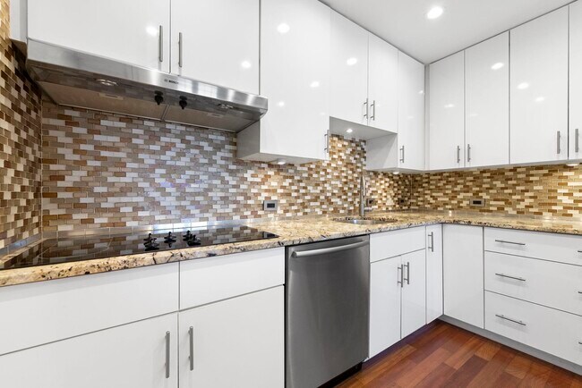 Building Photo - 200 Shearwater Ct W