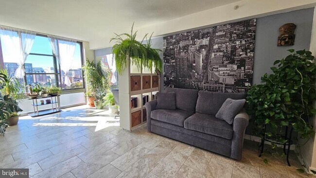 Building Photo - 475 K St NW