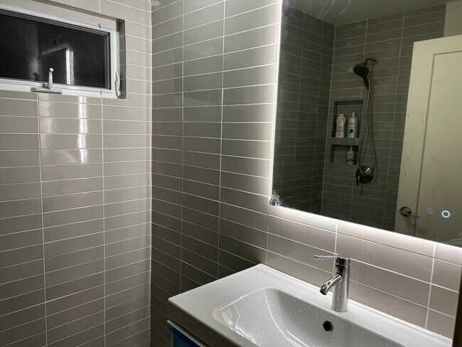 Building Photo - 1715 E Del Mar Blvd