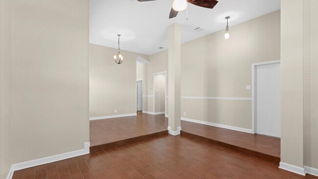 Building Photo - Parkwood