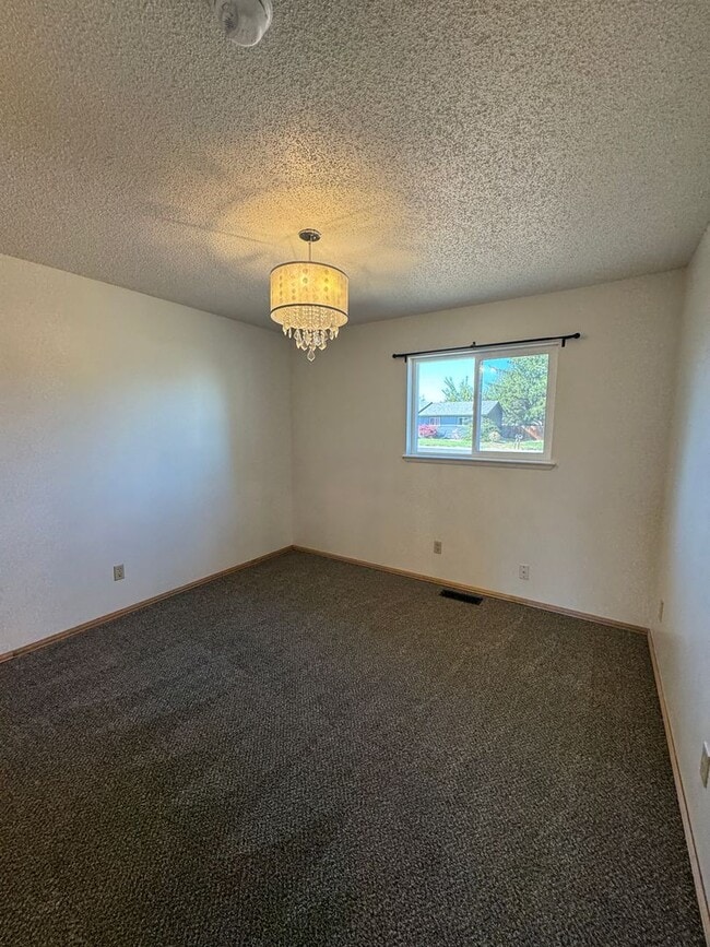 Building Photo - 6808 Clinton Way
