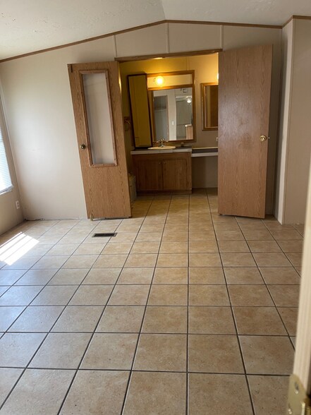 Building Photo - 2734 Middle Leesville Rd