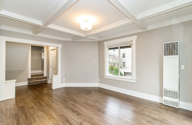 Building Photo - 807 Newton St