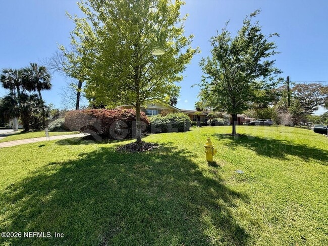 Building Photo - 2 Fairway Rd