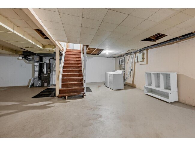 Building Photo - 718 Wenneker Dr
