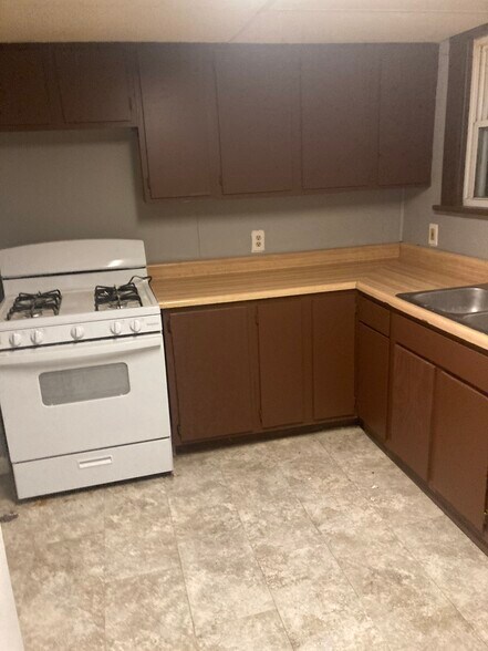 Building Photo - 87 S Main St