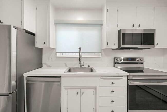 Building Photo - 4096 17th St