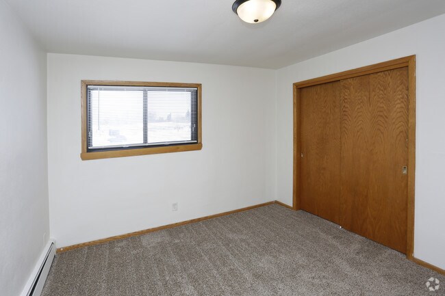 2BR, 1BA - Bedroom - 816