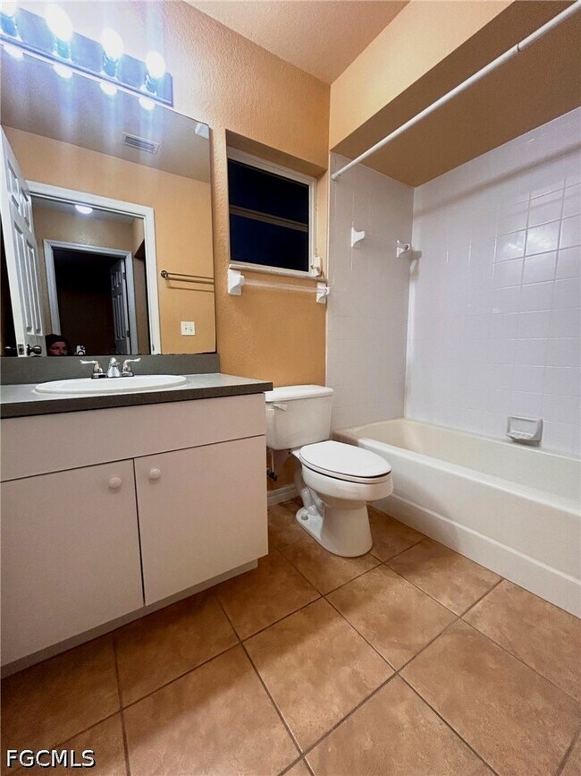 Building Photo - 1045 NE 40th Terrace