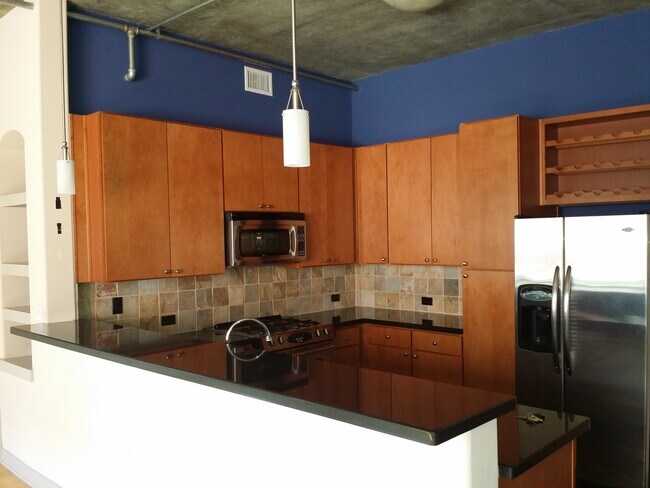 Building Photo - 840 E Green St