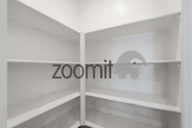 Building Photo - Amazing home in wonderful Ghost Hollow Ranch