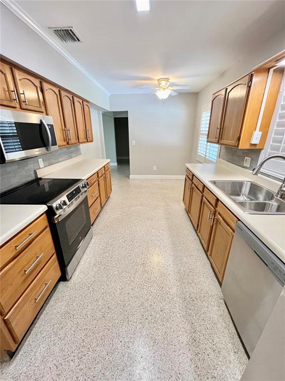 Building Photo - 1060 Jesse Ave