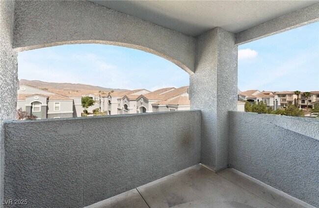 Building Photo - 6955 N Durango Dr