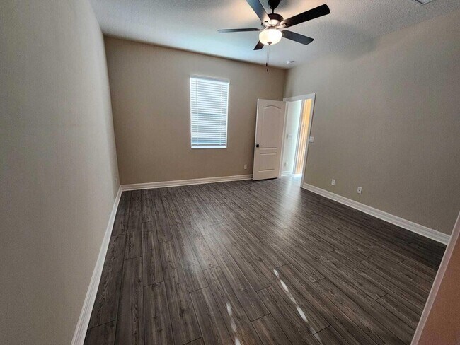 Building Photo - 1817 Party Pl