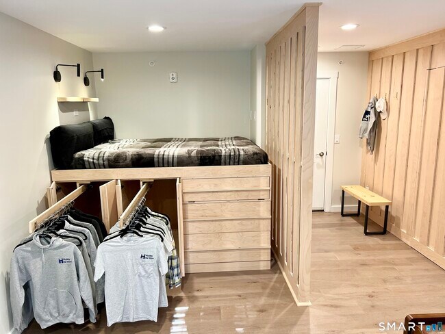 Building Photo - 179 Butternut St