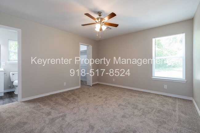 Building Photo - 4 Bedroom 2 Bath + Updated