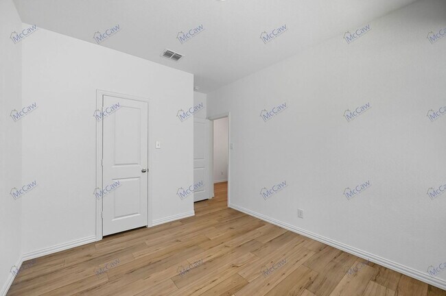 Building Photo - 2560 Eden Crk Dr