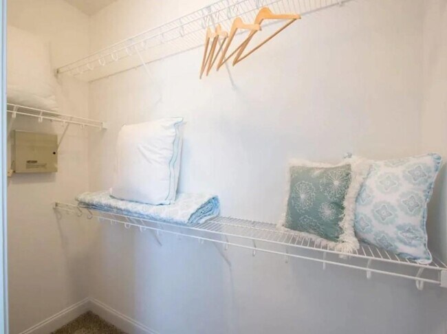 Building Photo - 100 Crossing Blvd