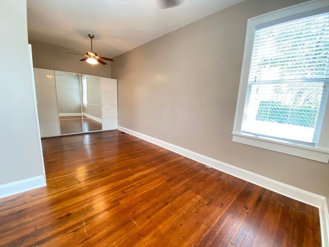 Building Photo - Kerr St 694-696 GW2