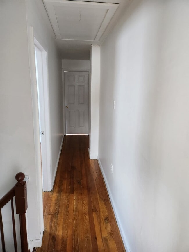 Building Photo - 648 E Scott St