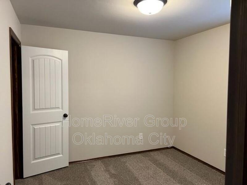 Building Photo - 10512 NW 41st St
